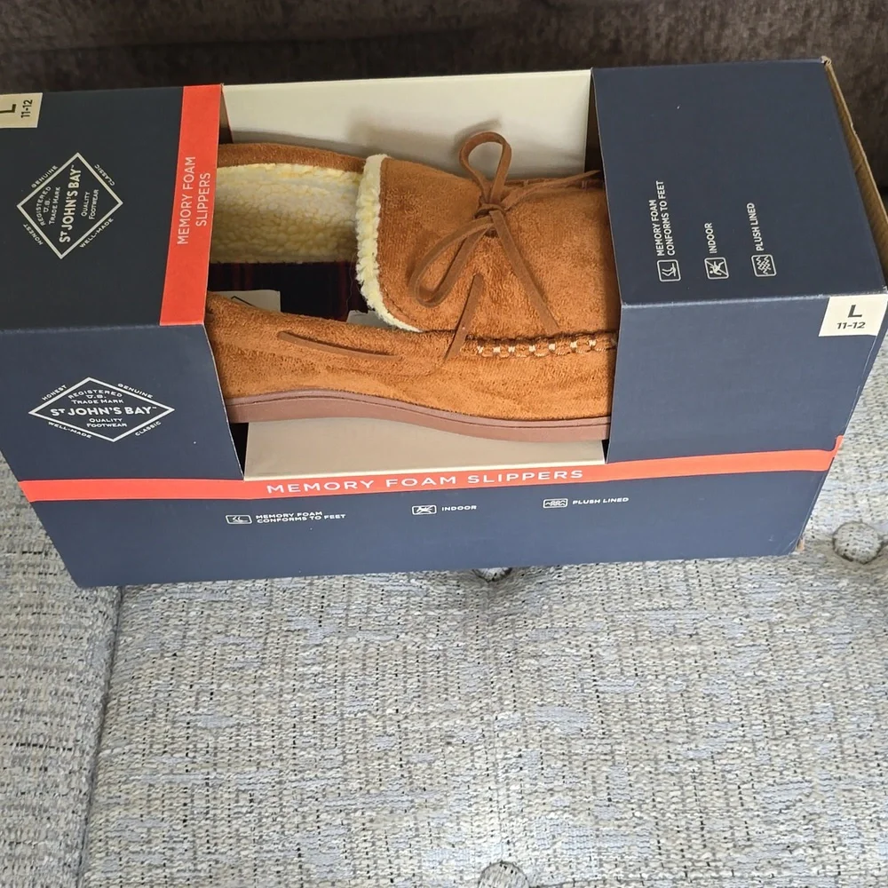 ST. JOHN'S BAY BRAND MEN'S TAN MEMORY FOAM SLIPPERS SIZE LARGE 11-12